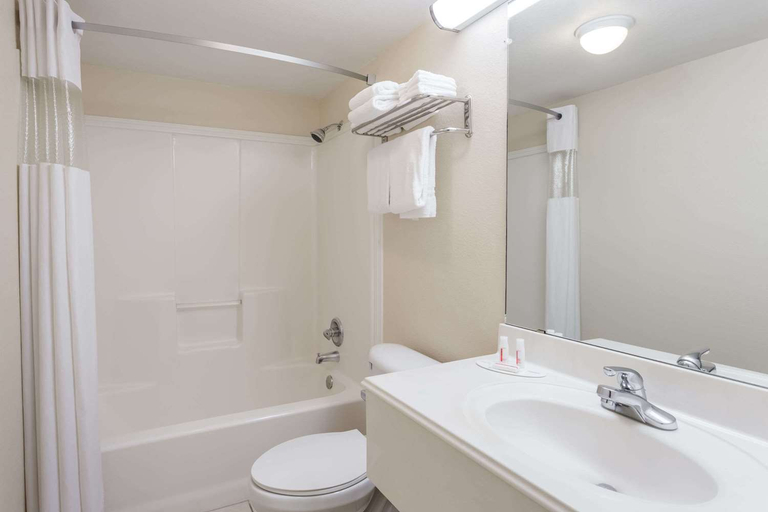 Bathroom, Knights Inn Franklin Ave Waco TX, McLennan