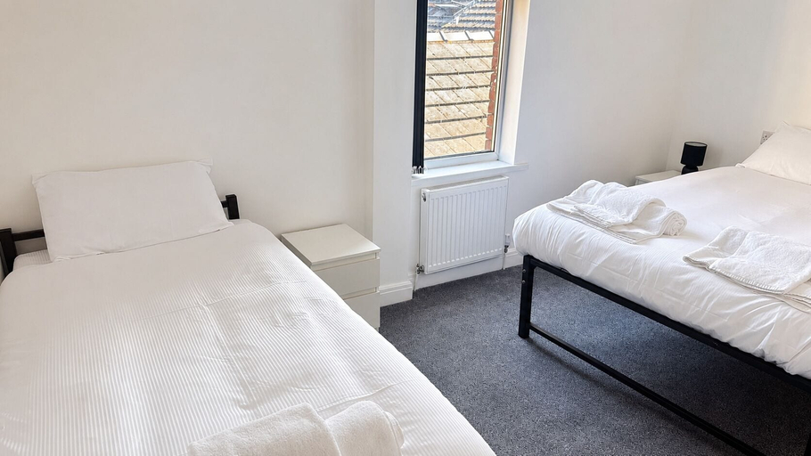 Room 5, 399 Prom - Blackpool Hotel, Blackpool