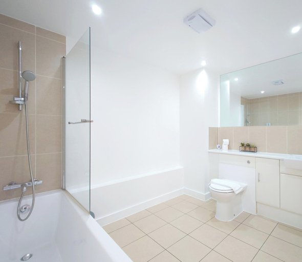 Bathroom, Elegant Two Bedroom Apartment, London
