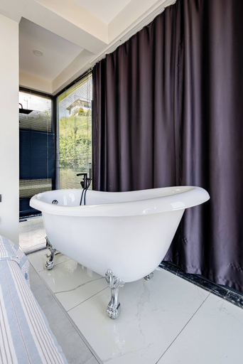 Bathroom 5, 4-deluxe Villa With Heated Private Pool, Gebze