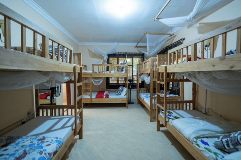 Room 4, White House social club, Kusini