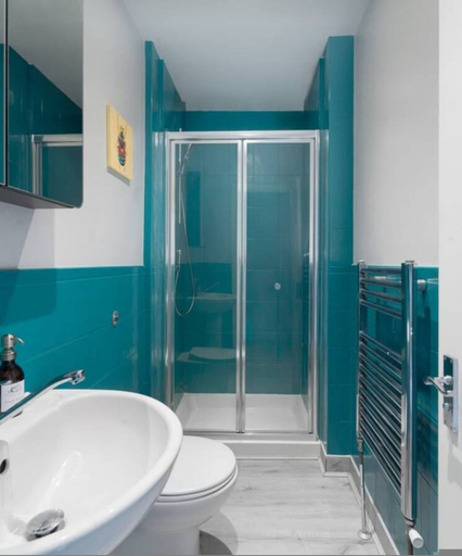 Room 2, Brook Green Stylish 2 bed, London