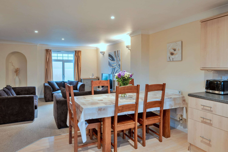Dining 3, Spacious Holiday Home in Newquay, Cornwall