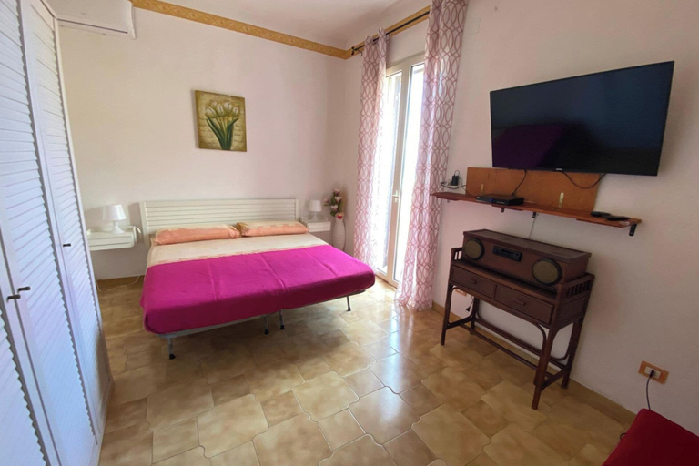 Room 5, Apartment Sleeps 3 - Private Garden - Pets Welcome, Agrigento