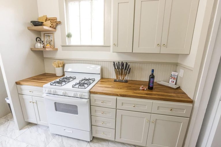 Room 3, Modern Cajun Stay 1BR Near Festivals Food, Lafayette