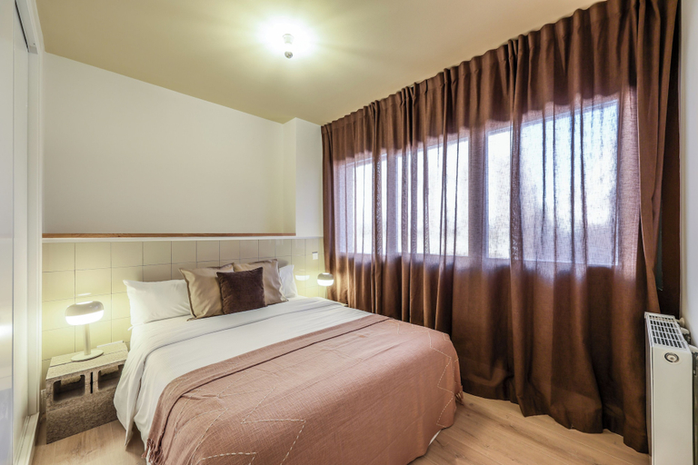 Room 2, Puente de Segovia, Madrid