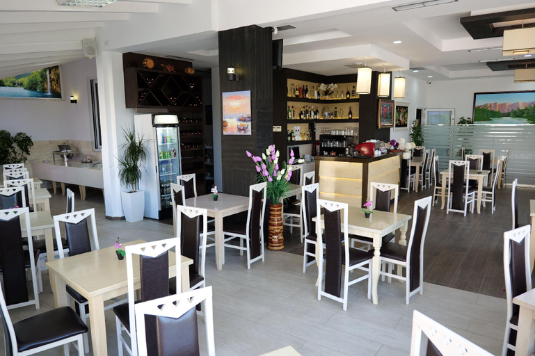 Food & Drinks 5, Hotel Bella Vista, Sarandës