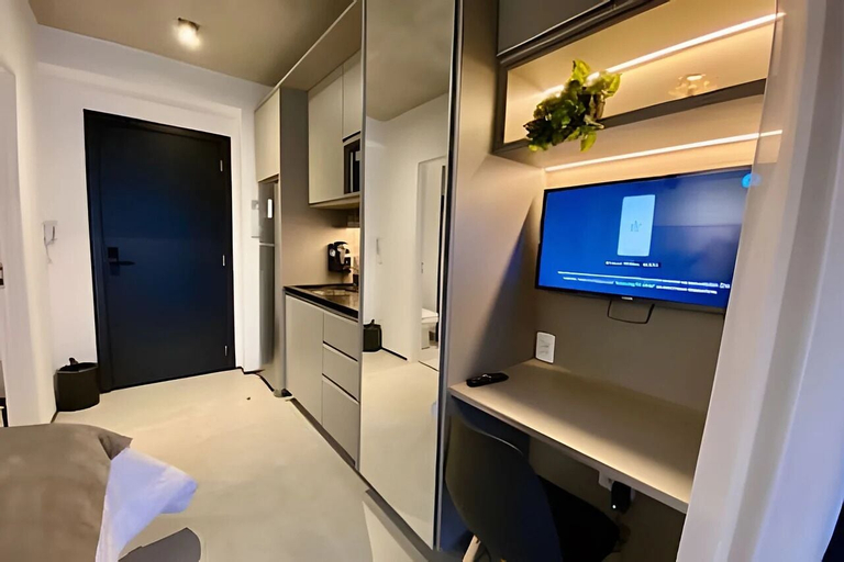 Room 5, Studio com sacada próximo à Paulista, São Paulo