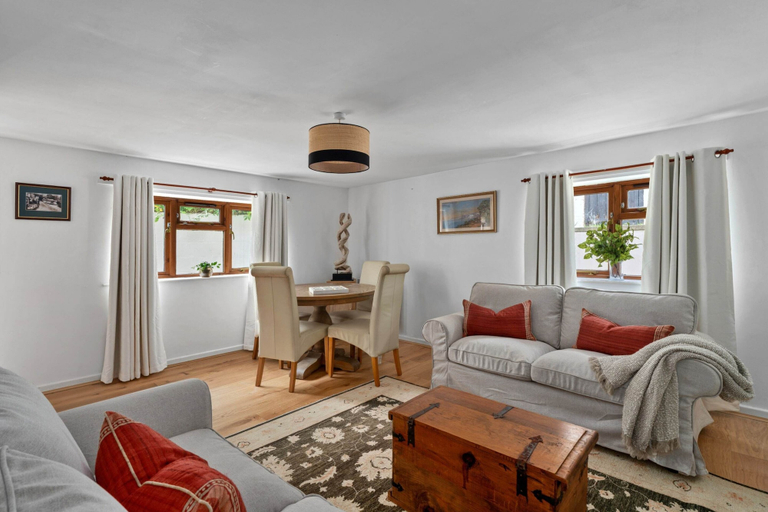 Living room 2, Romantic North Wales Meadow Cottage, Hampshire