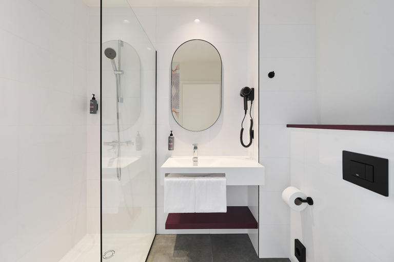 Bathroom, Prize By Radisson, Wroclaw Sky Tower, Środa Śląska