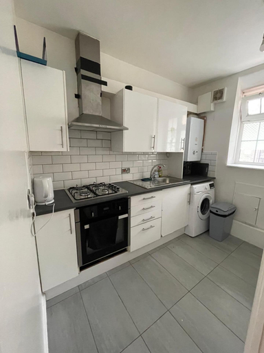 Private kitchen 5, Apartment Sleeps 8 With Balcony, London