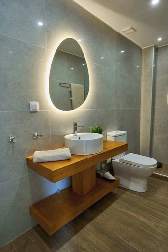 Bathroom 4, Harmony 89, Attica