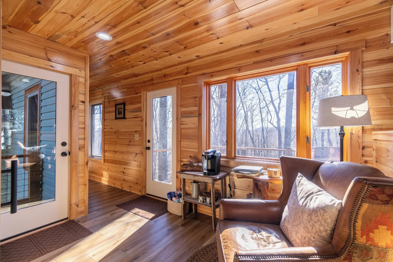 Interior 3, Land Harbor Lodge, Avery