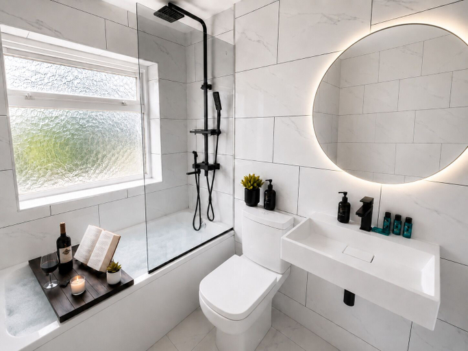 Bathroom, Central 6 Bedroom House, Birmingham