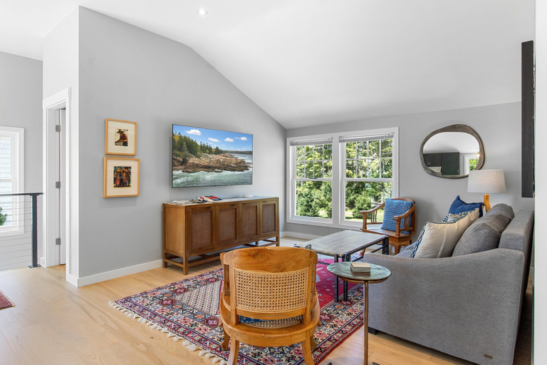 Living area 4, Newly-built Waterfront Home With Fast Wifi, Furnished Deck, & Washer/dryer, Lincoln