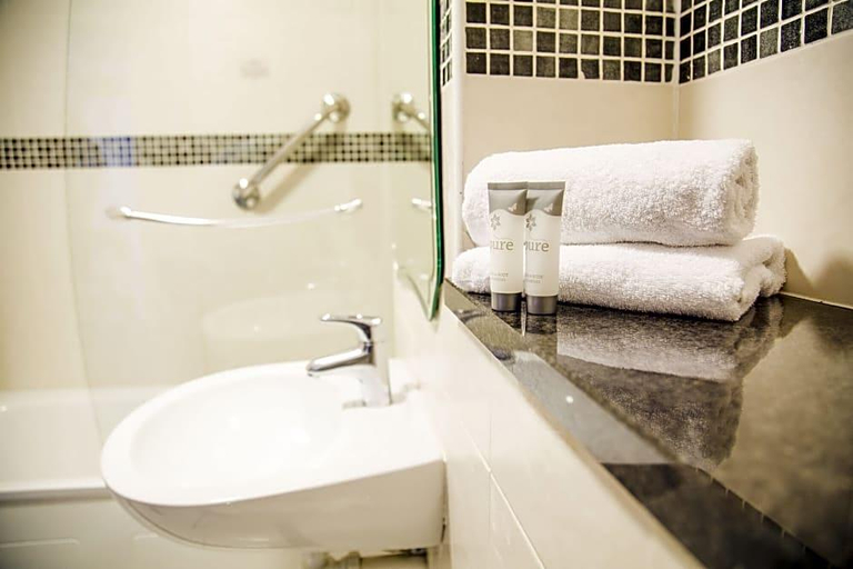 Bathroom, Springhill Court Conf Leisure and Spa