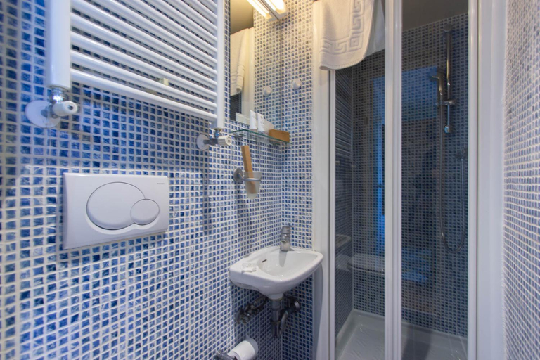 Bathroom 3, Studios2Let - North Gower, London