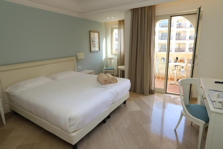 Bedroom 4, Hellenia Yachting Hotel, Messina
