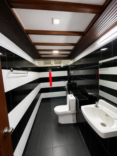 Bathroom 3, Subhas Tourist Hotel, Jaffna