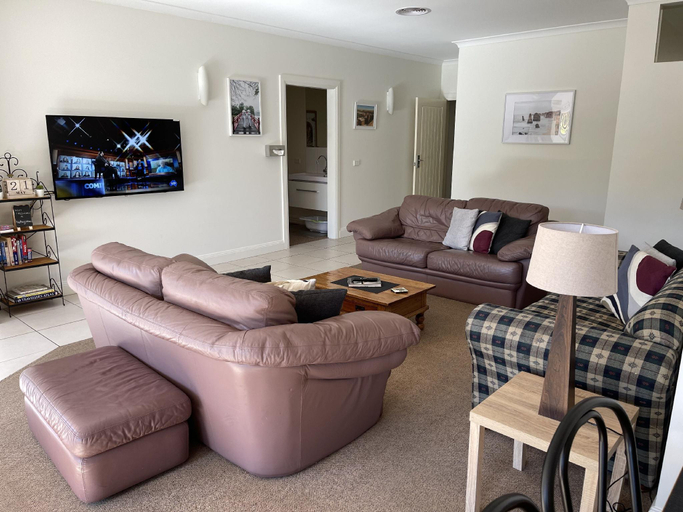 Others 5, Austral Place 88 via Merri River on Great Ocean Rd, Moyne - South