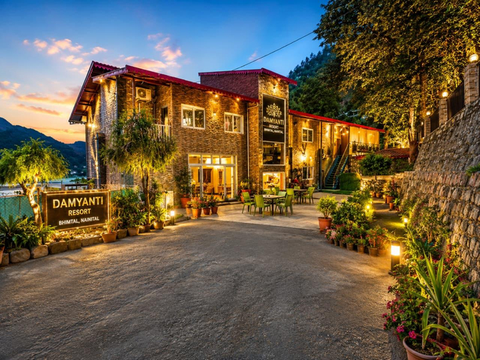 Exterior & Views