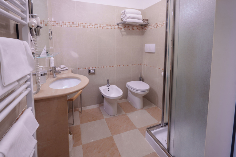 Bathroom 5, Zanhotel & Meeting Centergross, Bologna
