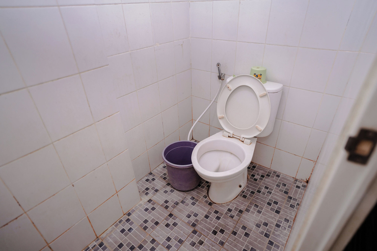 Bathroom 5, The Suite Metro Apartment by King Official, Bandung