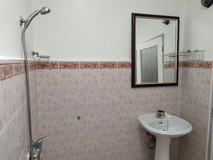 Bathroom 4, The Sunshine Resort, K. Ko Kut