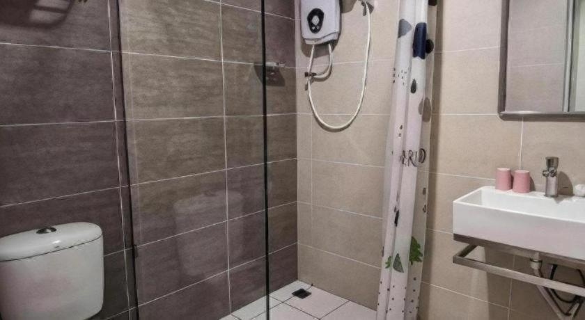 Bathroom 3, Hotel Holiday Kota Kinabalu, Kota Kinabalu