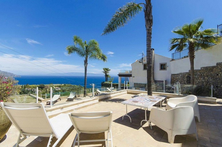 Food & Drinks, Villa Zagara Garden Spectacular Sea View in Taormina, Messina