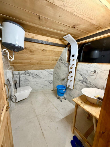 Bathroom 5, Laida Holiday Homestay-DBR Wooden Cottage, Kullu