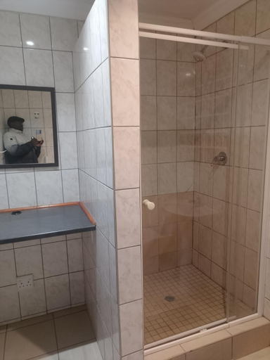 Bathroom 3, Jomus guest house, Lejweleputswa