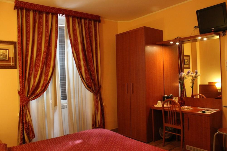 Bedroom 2, Millyhouse, Rome