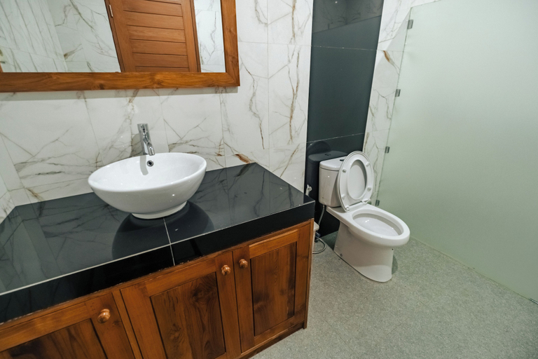 Bathroom 2, Dteba Guest House, Tabanan