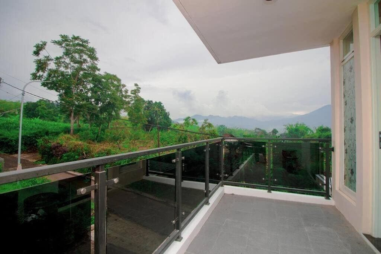 Property grounds 2, Cozzy Villa Zast, Malang