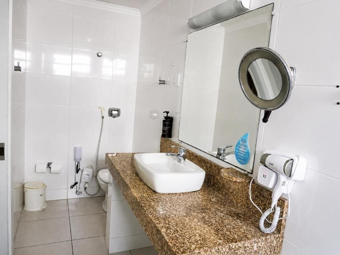 Bathroom 4, HANNA Marina's Palace Hotel, Florianopolis