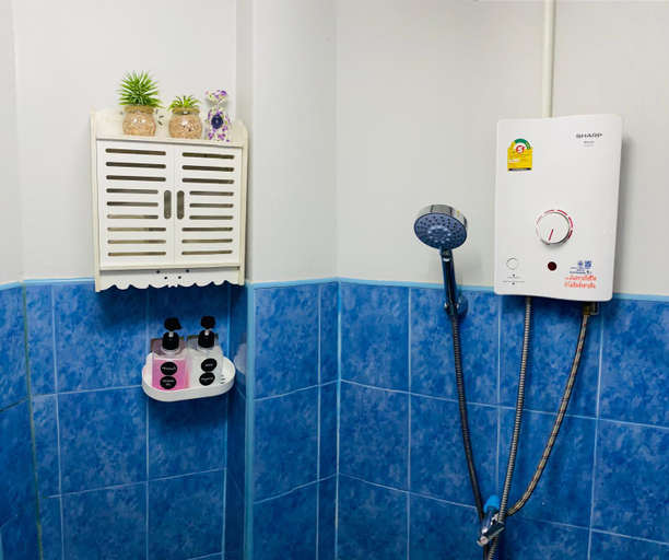 Bathroom 3, Banthai Guesthouse, Muang Phetchaburi