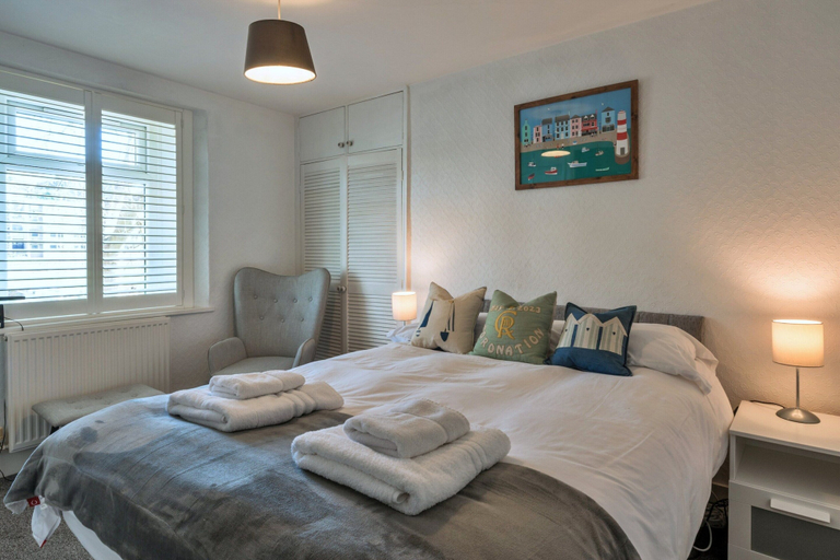 Room 2, 19th Century Cottage Near Brixham Harbour, Torbay