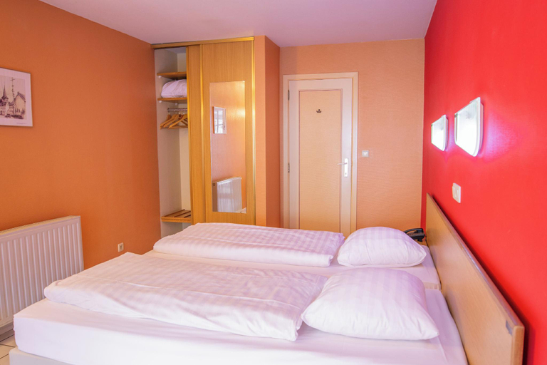 Bedroom 2, Blanckthys Hotel Voeren - digital check-in, key by email or SMS, Limburg