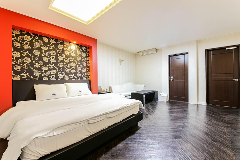 Bedroom 2, Daegu Dongdaegu Station IN THE Hotel, Buk