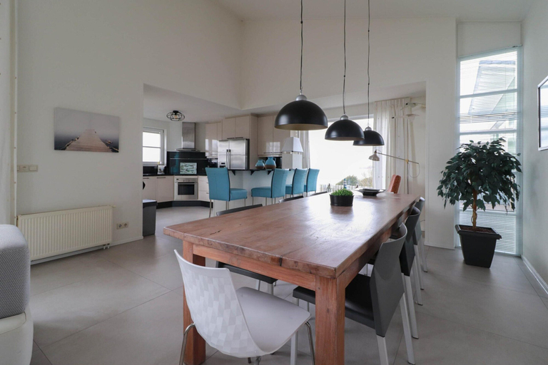 Dining 5, Beach Villa with Sauna for 8 Guests, Wûnseradiel