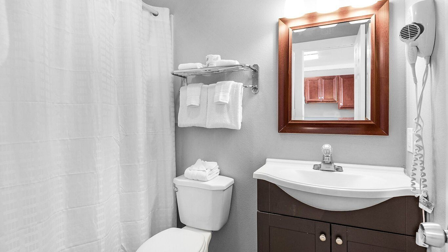 Bathroom 3, Sea Oats Motel, Okaloosa