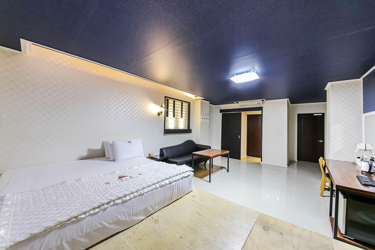 Bedroom 3, Daegu Dongdaegu Station IN THE Hotel, Buk