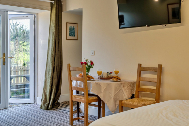 Dining 4, Scenic Hot Tub Cottage for 2, Devon
