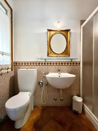 Bathroom 2, Il giardino delle cince, Novara
