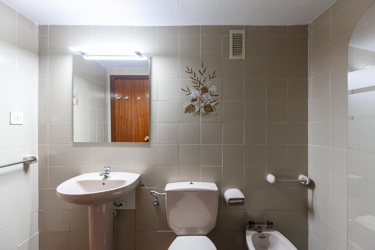Bathroom 4, UHC Casalmar Apartments, Tarragona