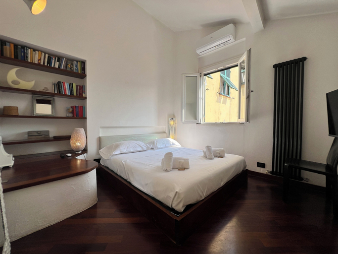 Room 2, CASA DEL POZZO, Genova