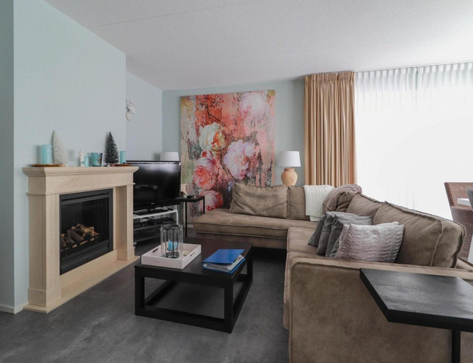 Living room 4, Makkum Villa With Whirlpool for 6, Wûnseradiel