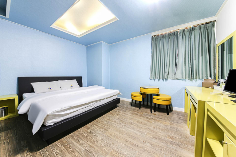 Bedroom 3, Daegu Dongdaegu Station IN THE Hotel, Buk