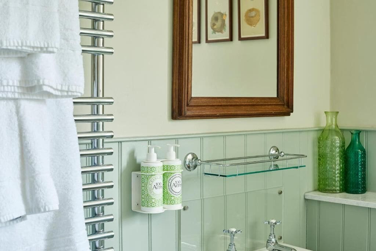 Bathroom 5, Crown and Anchor Ham, Wiltshire